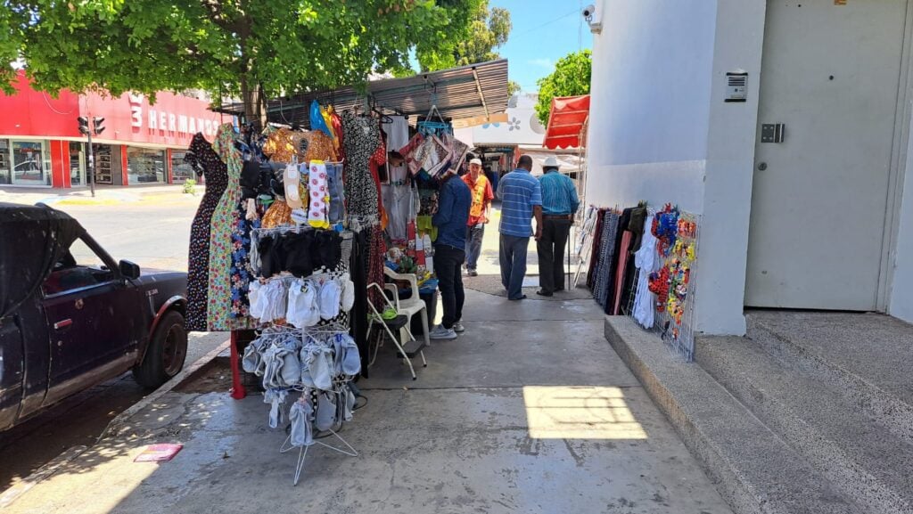 Comerciantes en Guasave luchan por sobrevivir ante caída de hasta el 70 % en ventas