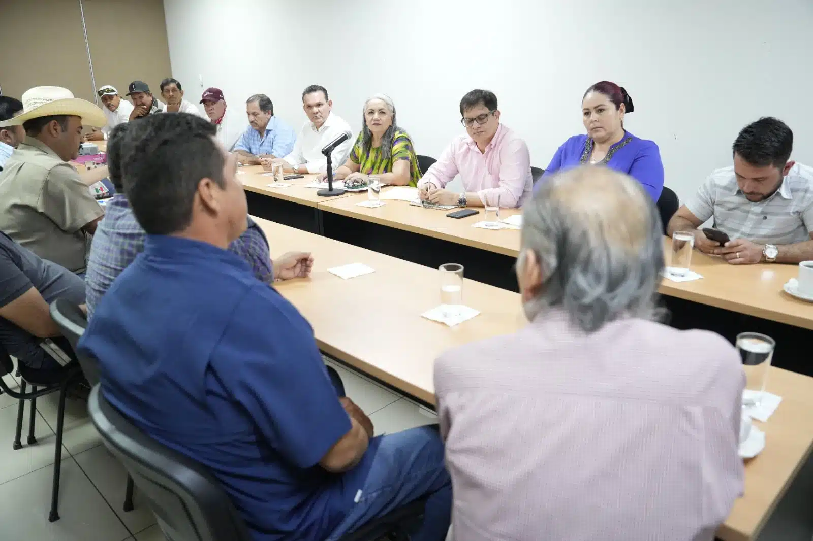 Comisión de Pesca y Acuicultura en reunión con pescadores del estado.