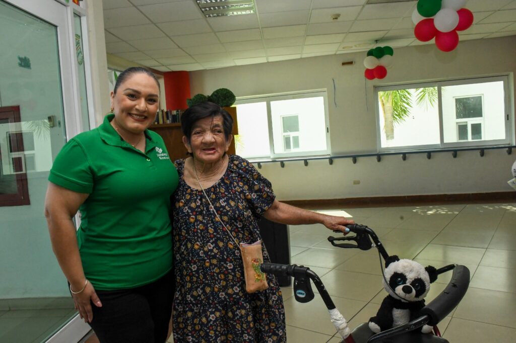 Conalep rinde homenaje a adultos mayores