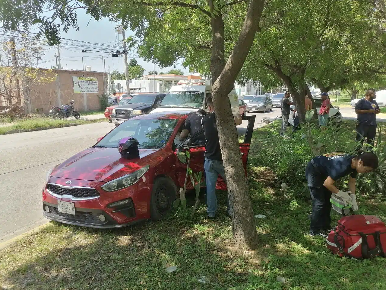 Conductora no hace alto y provoca accidente en Mazatlán