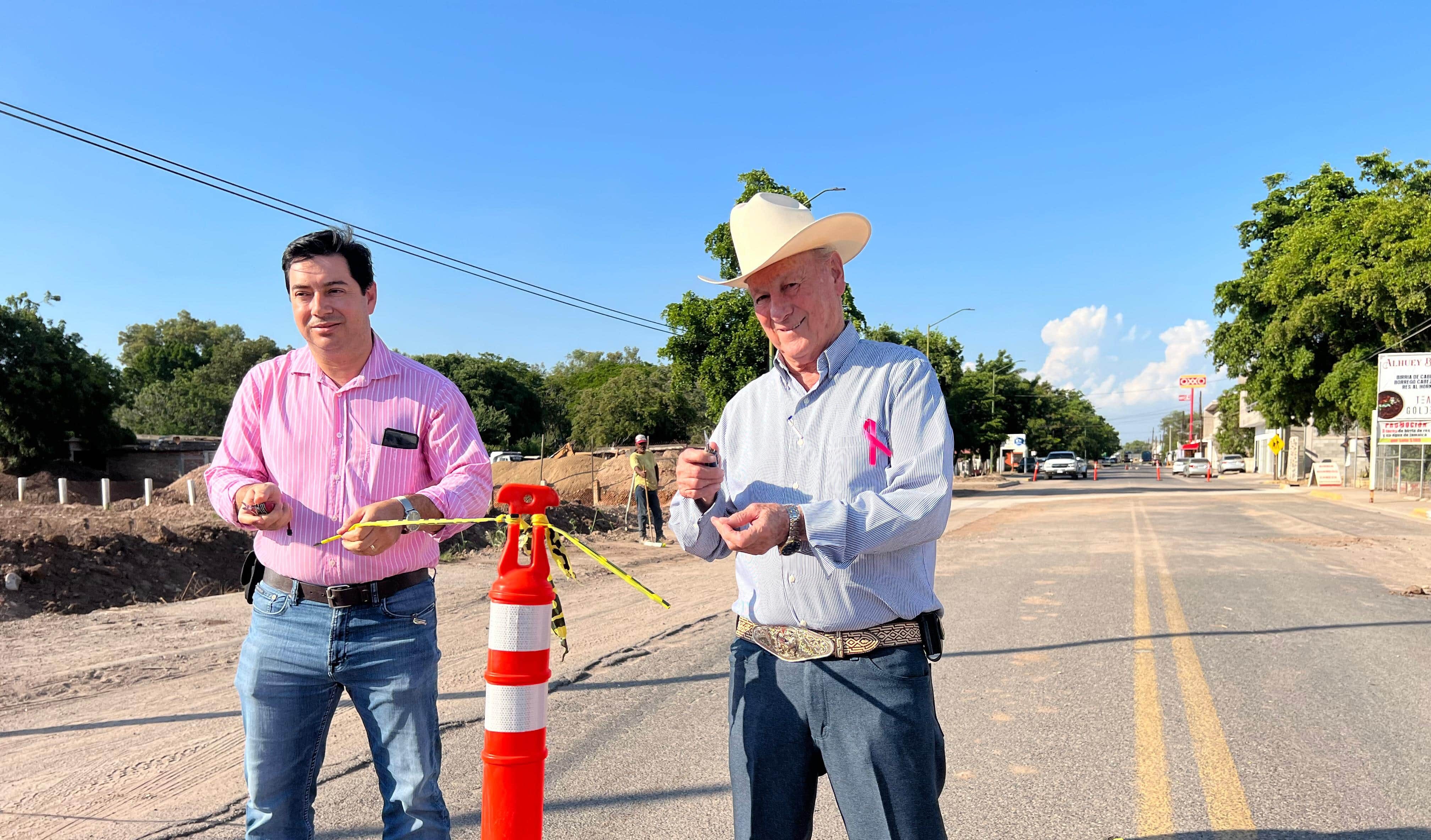 Alcalde Miguel Ángel Angulo Acosta presente en la culminación de la reparación del desagüe pluvial en Alhuey, Angostura.