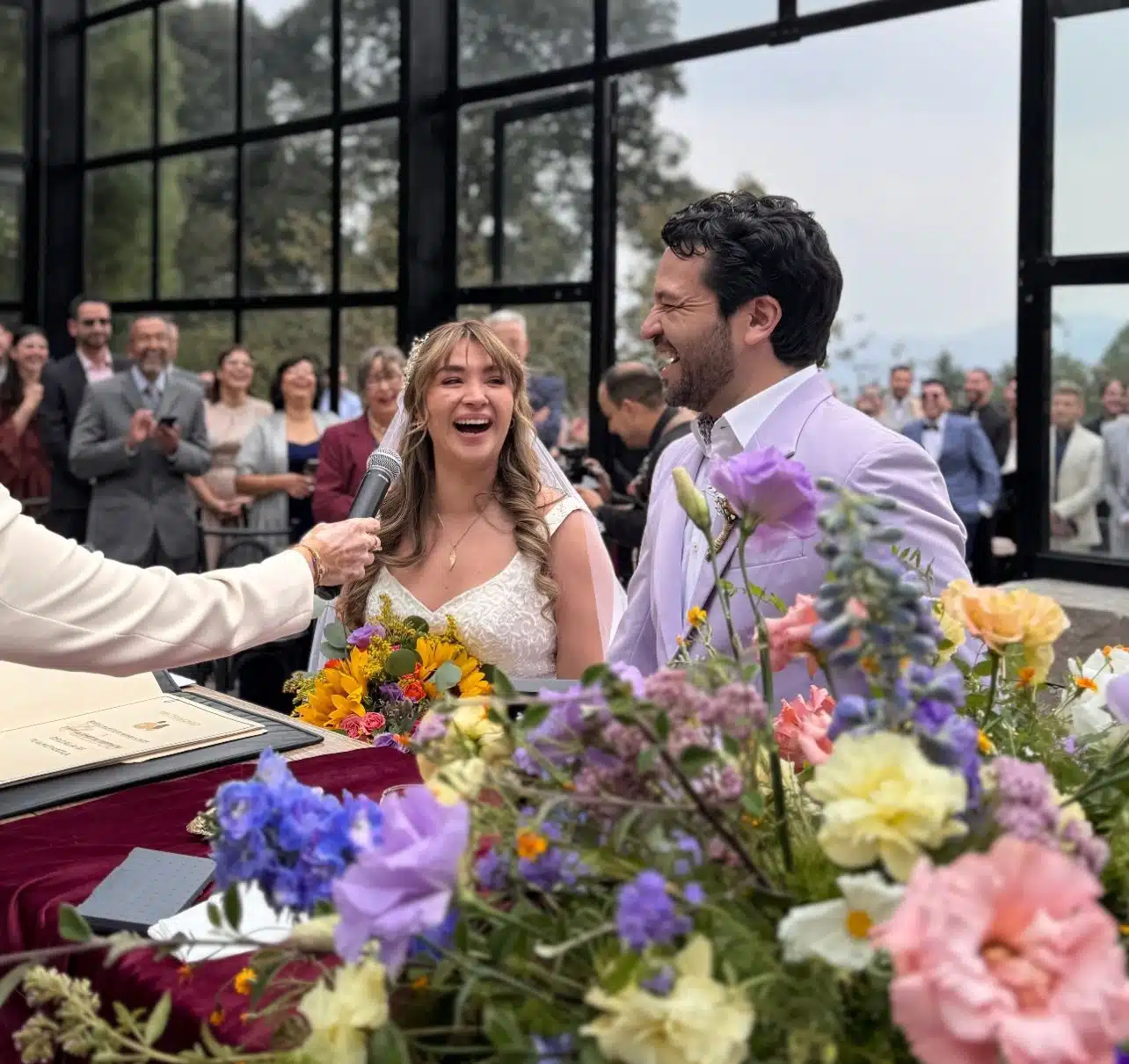 Daniela Luján y Mario Monroy celebran su boda en medio del bosque