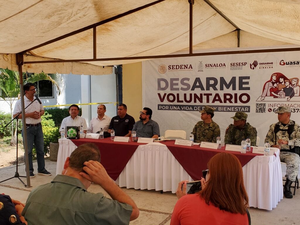 Alcalde Martín Ahumada Quintero en la campaña de Desarme Voluntario.