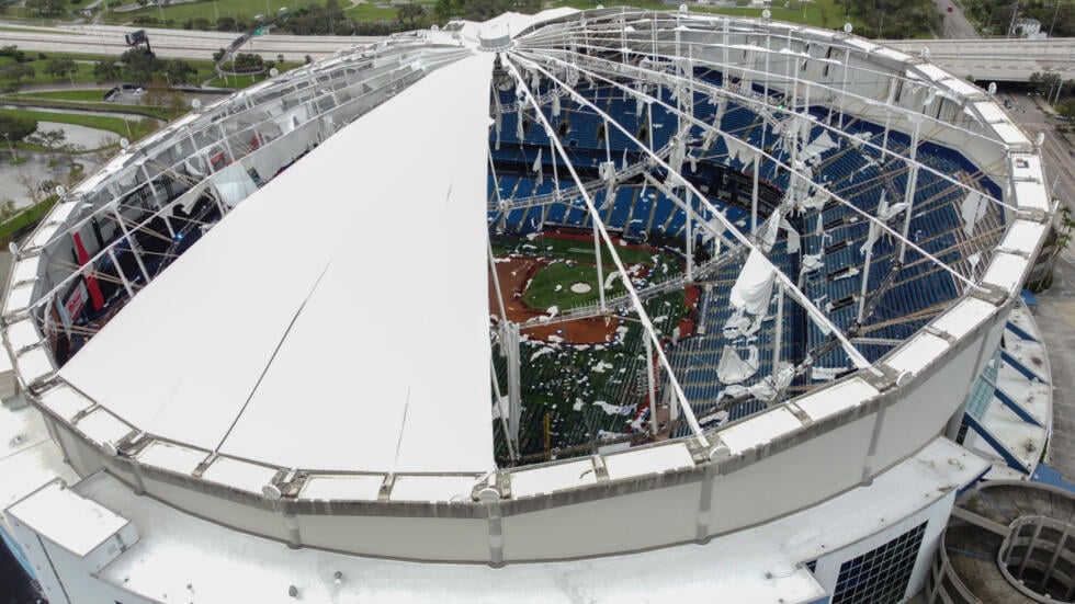 Devastación en Tampa Bay; huracán Milton destruye el techo del estadio