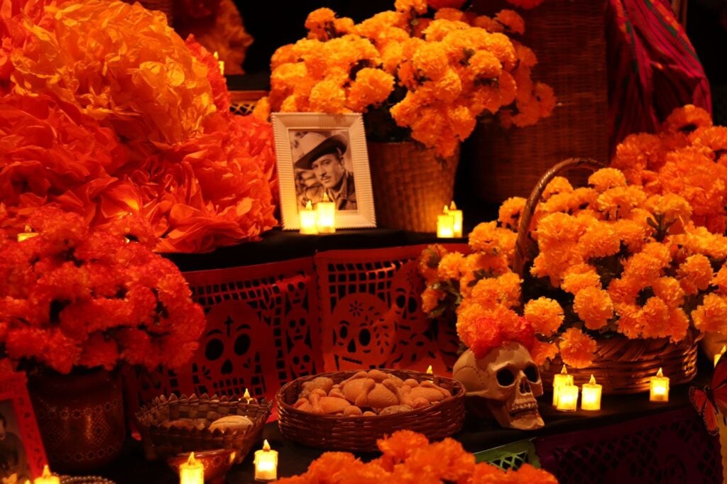 Altar de Día de Muertos