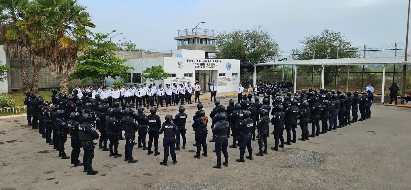 Elementos de la Dirección de Seguridad Pública Municipal de Navolato.