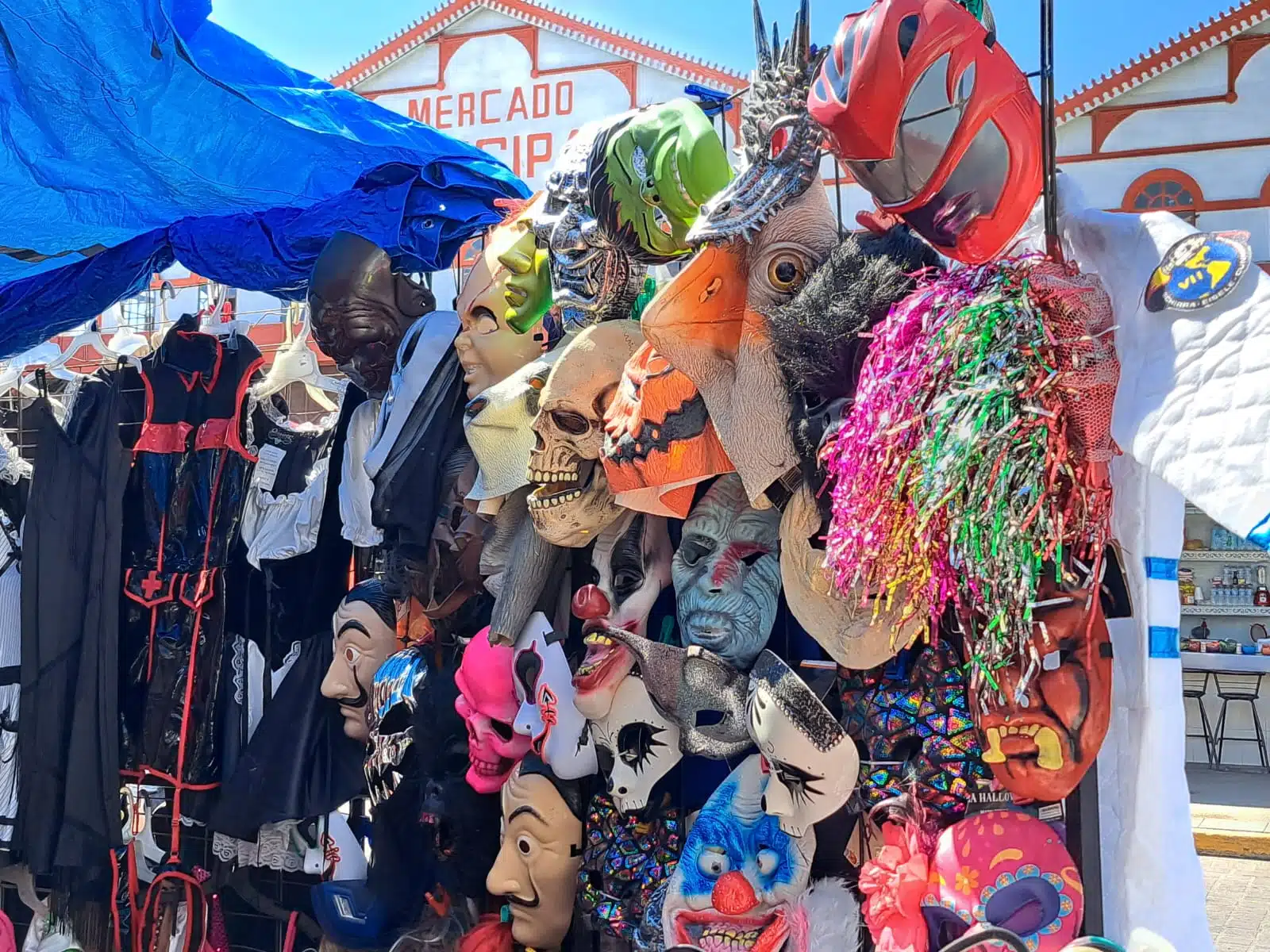 Disfraces y máscaras para la festividad de Halloween