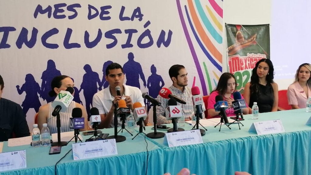 Ramón Díaz Cosío, director de EmpleaM , habla con la prensa de Sinaloa