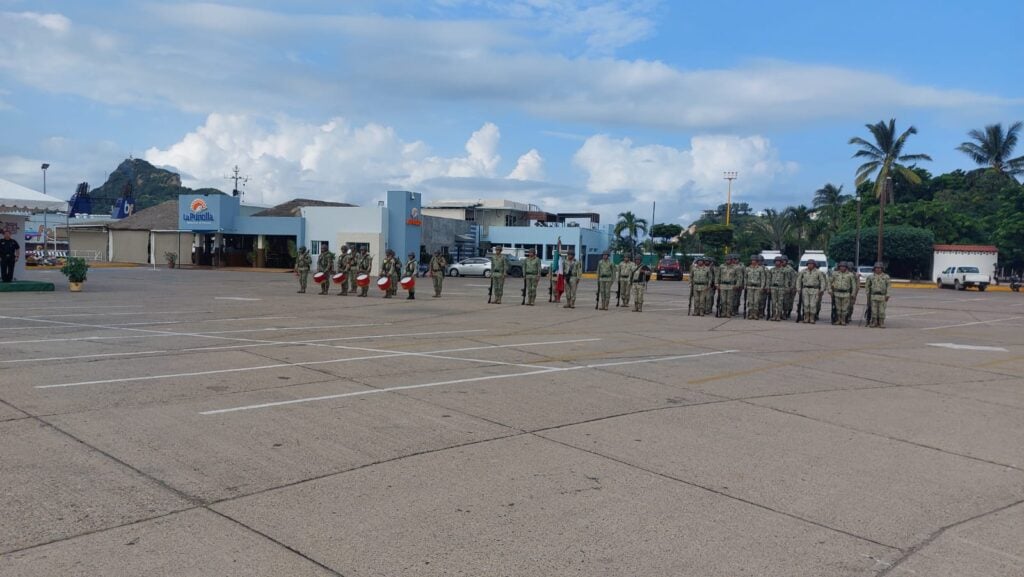 Enaltecen en Mazatlán el honor y patriotismo de los cadetes del Heroico Colegio Militar