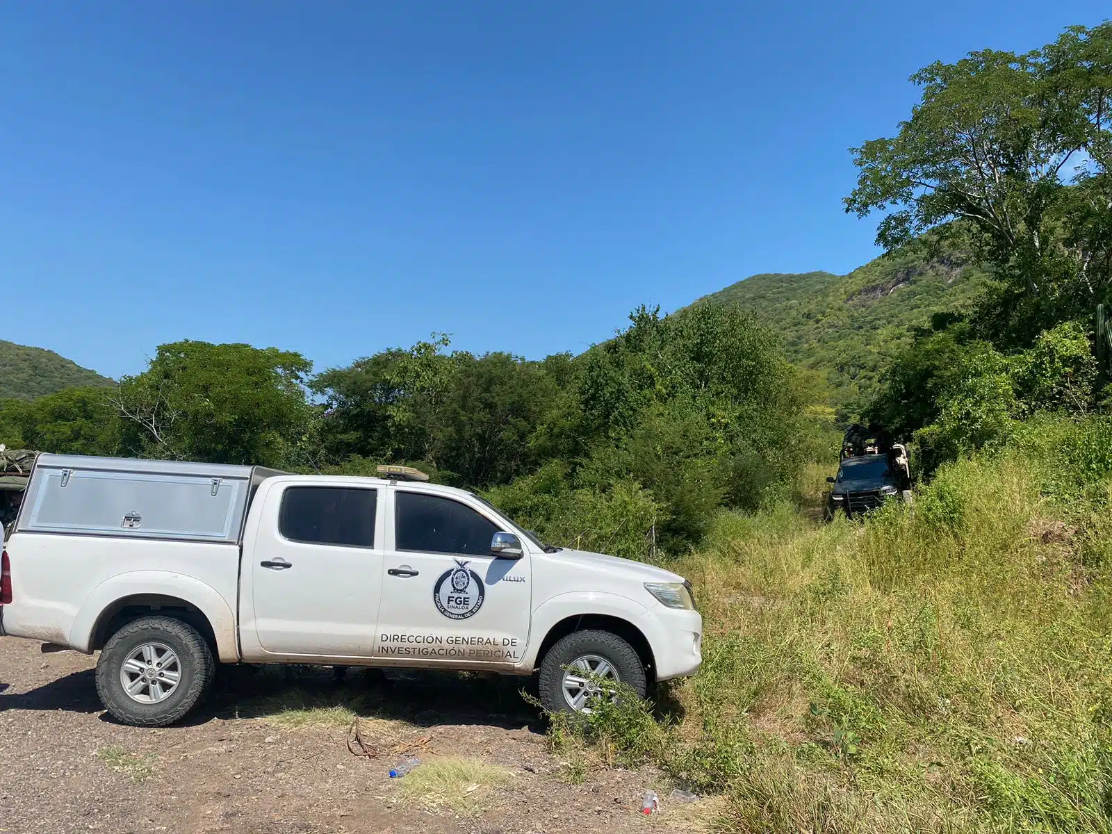 Encuentran a hombre asesinado en la carretera en Mocorito