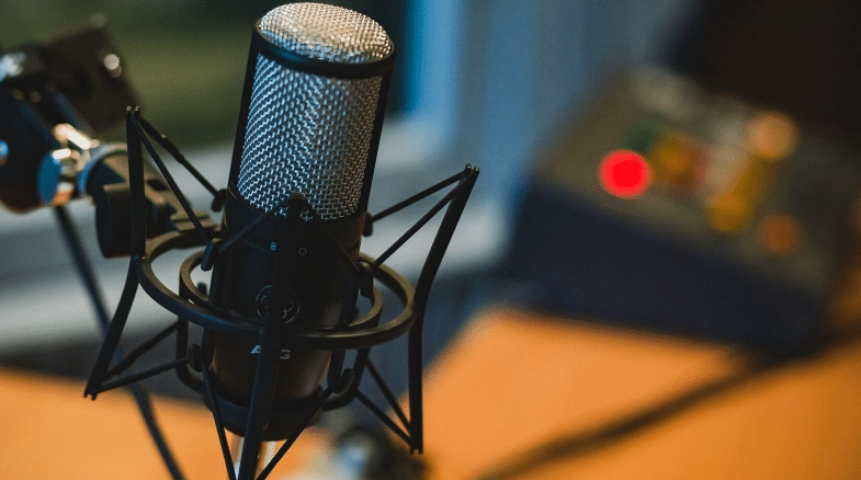¿La estación de radio del futuro? Emisora sustituye a sus conductores por inteligencias artificiales