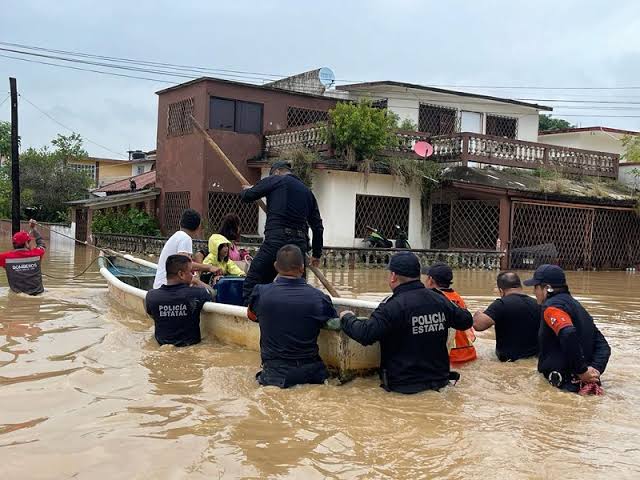 Fallece menor de edad tras fuertes lluvias en Veracruz