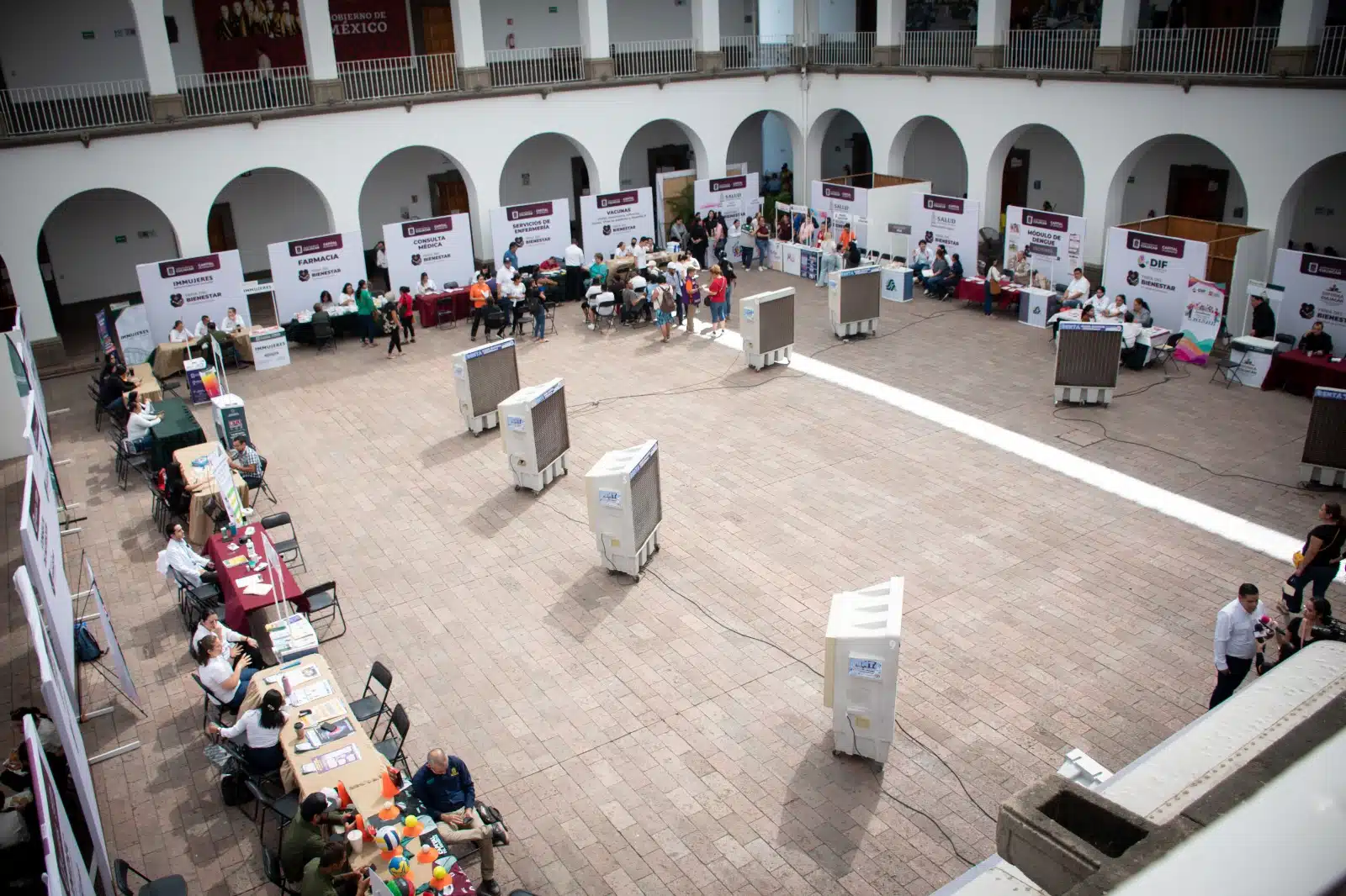 Módulos instalados de la Feria del Bienestar instalados en el Ayuntamiento de Culiacán.