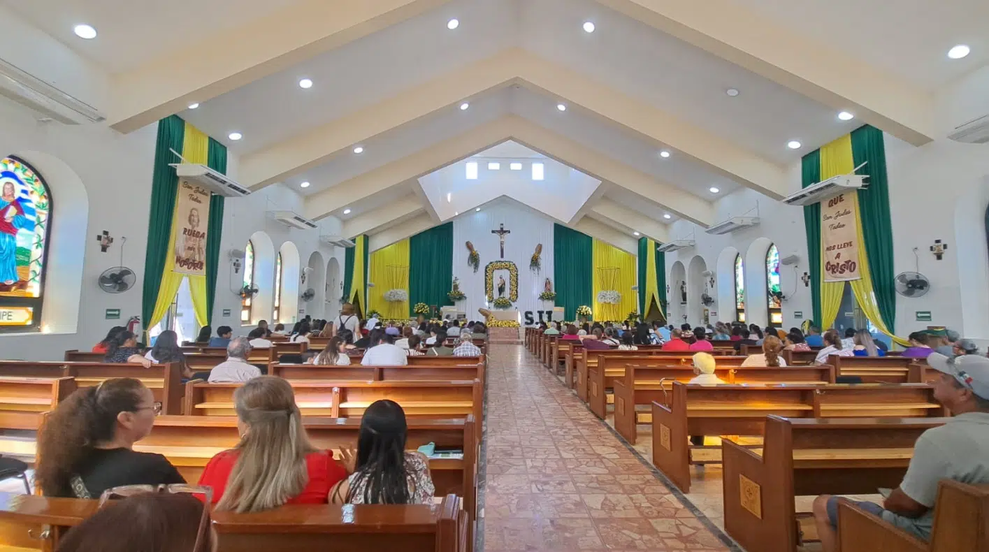 Fieles católicos viven fiestas patronales en parroquia de San Judas Tadeo en Los Mochis