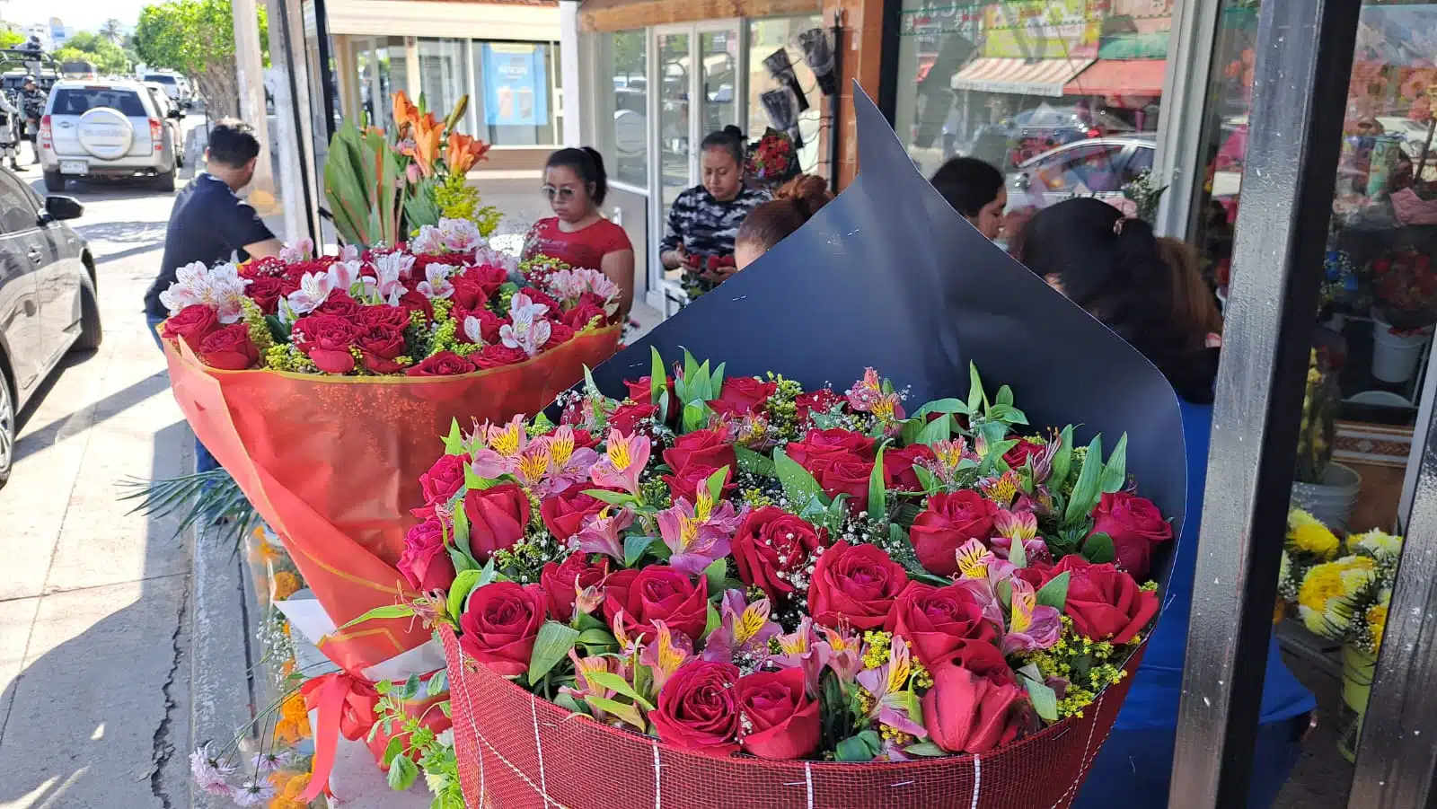 Floristas de Guamúchil analizan posible aumento a precios