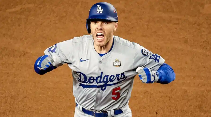 Freddie Freeman de los Dodgers celebra cuadrangular durante la Serie Mundial 2024