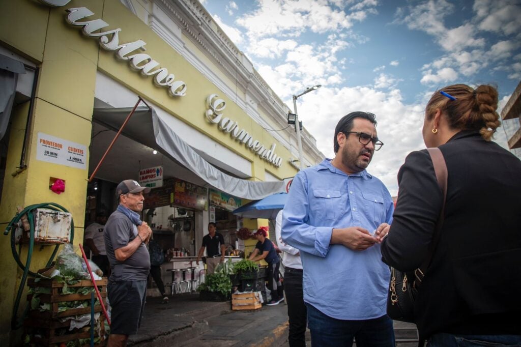 Rocha Moya y Gámez Mendívil visitan el mercado Gustavo Garmendia