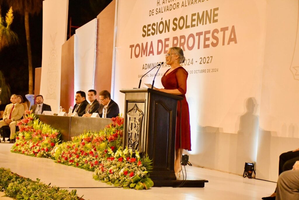 Guadalupe López González en rendición de protesta