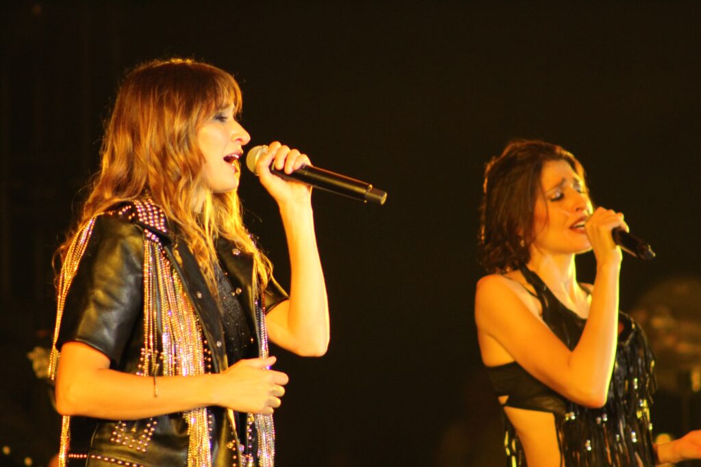 Las hermanas Hanna y Ashley en su concierto en Los Mochis