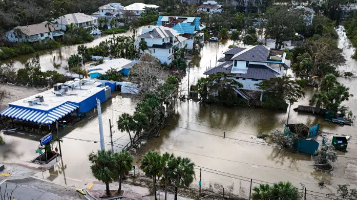 Gobierno de EU aprueba apoyo de 2 mil mdd tras devastación de los huracanes Helene y Milton