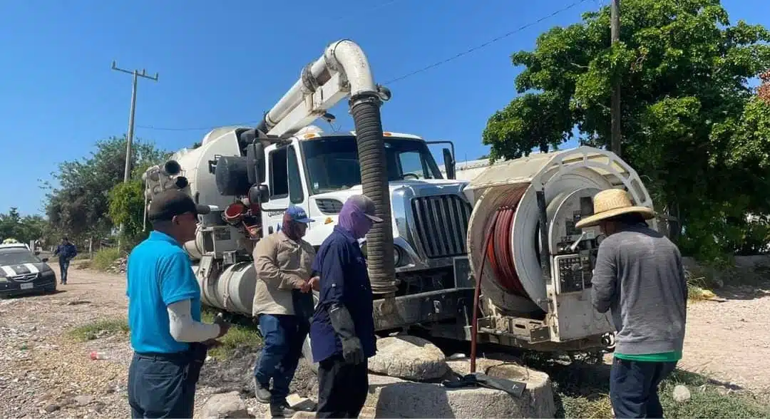 Camión de Jumapag en zona de derrame de aguas negras