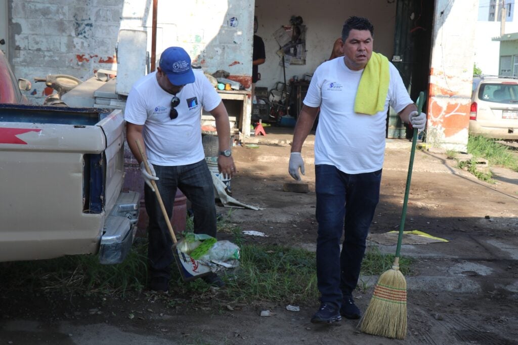 Jumapam saca de las calles basura y otros materiales