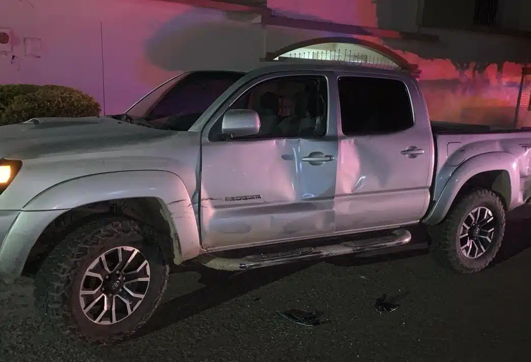 Kevin, José y Fernanda chocan contra una camioneta en Guasave