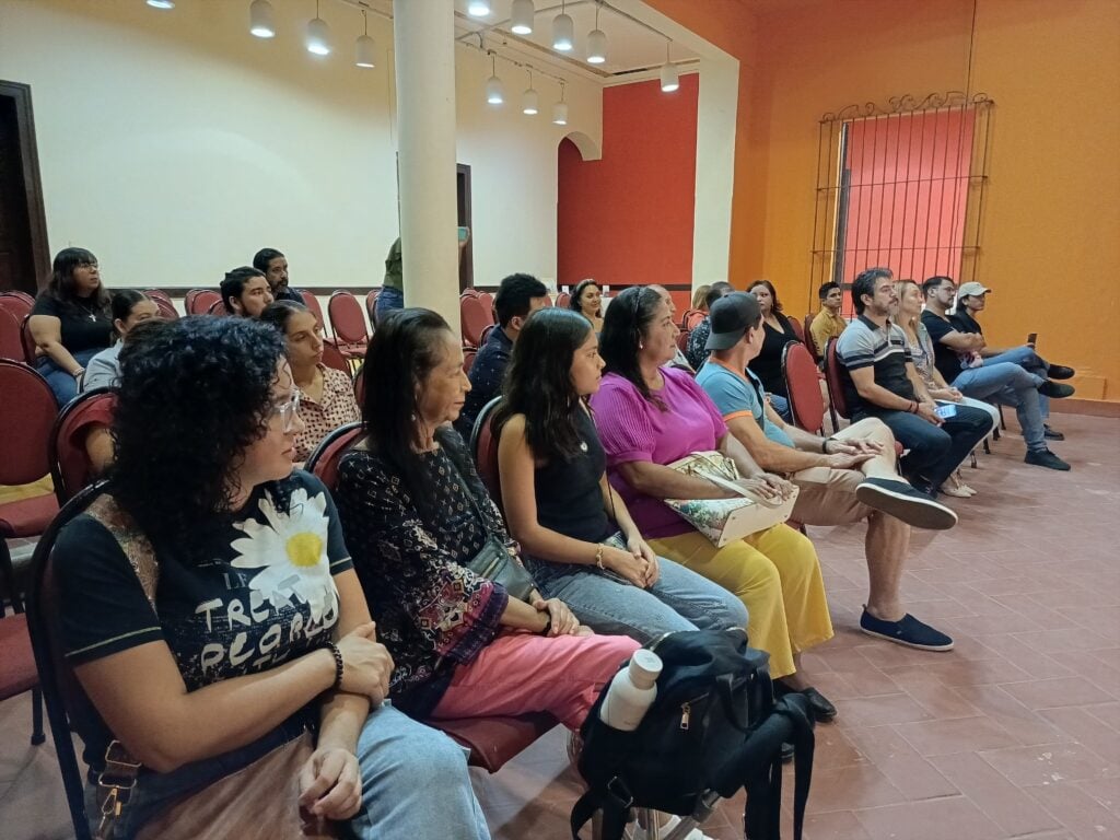 Asistentes en la presentación de Letraria editorial