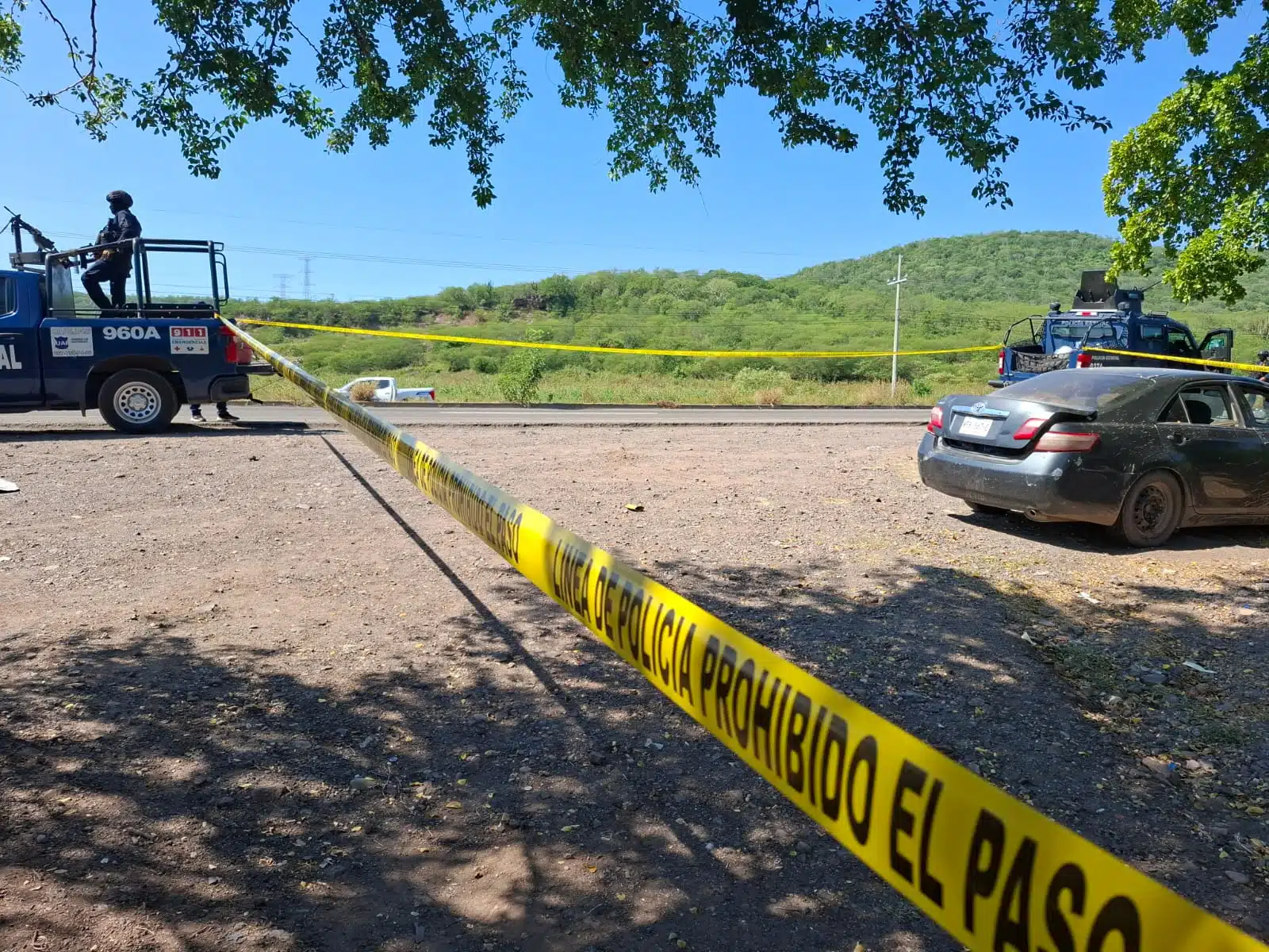 Localizan a dos persona en la cajuela de vehículo México 15 Culiacán