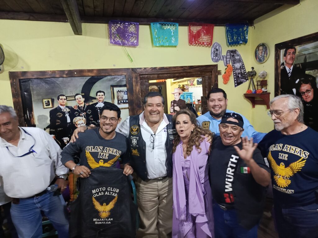 Lupita Infante de visita en Mazatlán