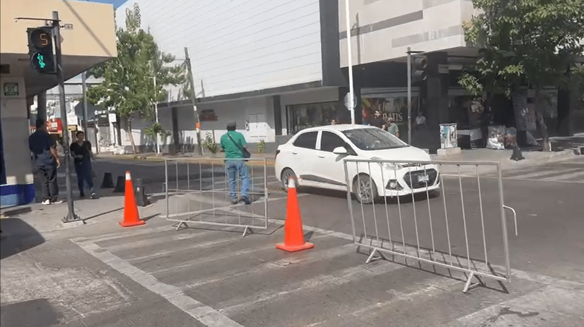 Mantienen cerrada Álvaro Obregon por concierto ISIC Culiacán