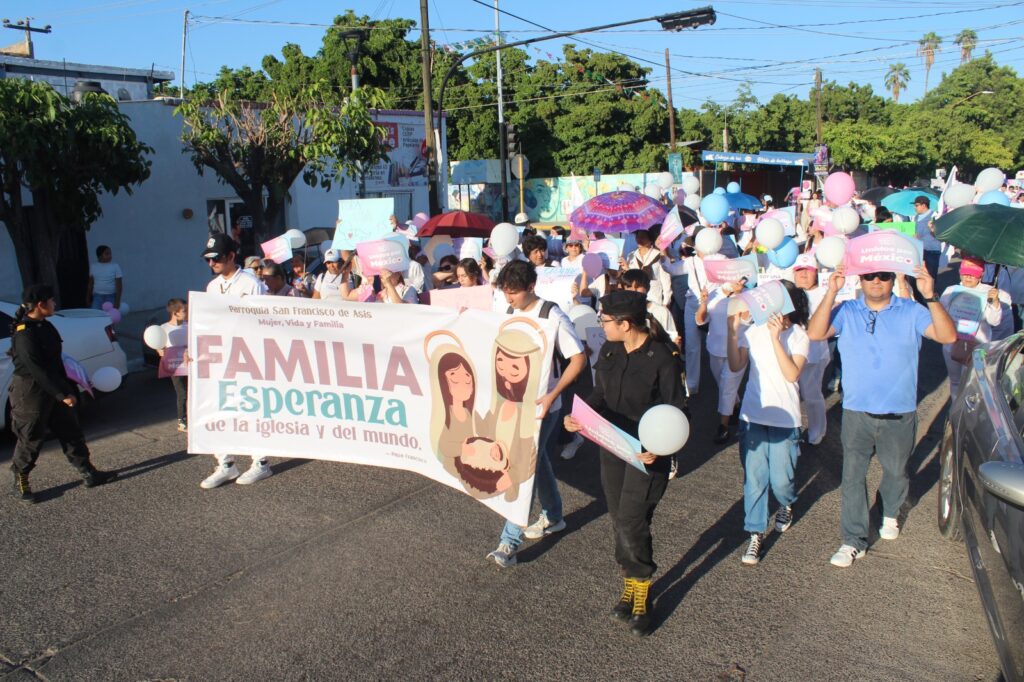 Marcha a favor de la vida y la mujer en Guasave