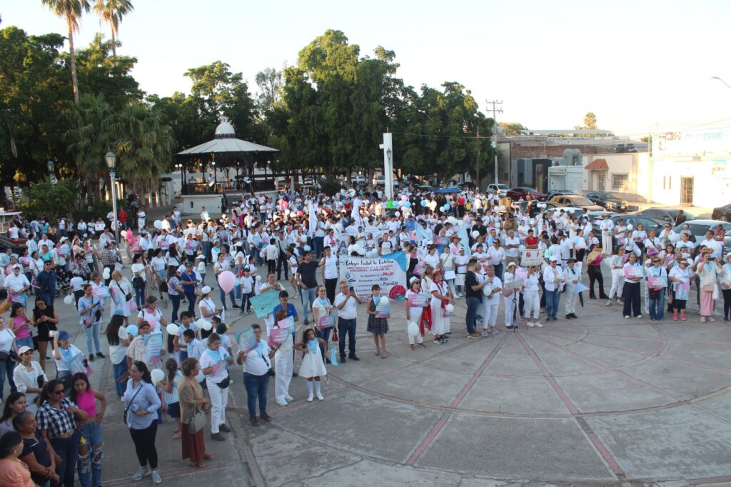 Marcha a favor de la vida y la mujer en Guasave