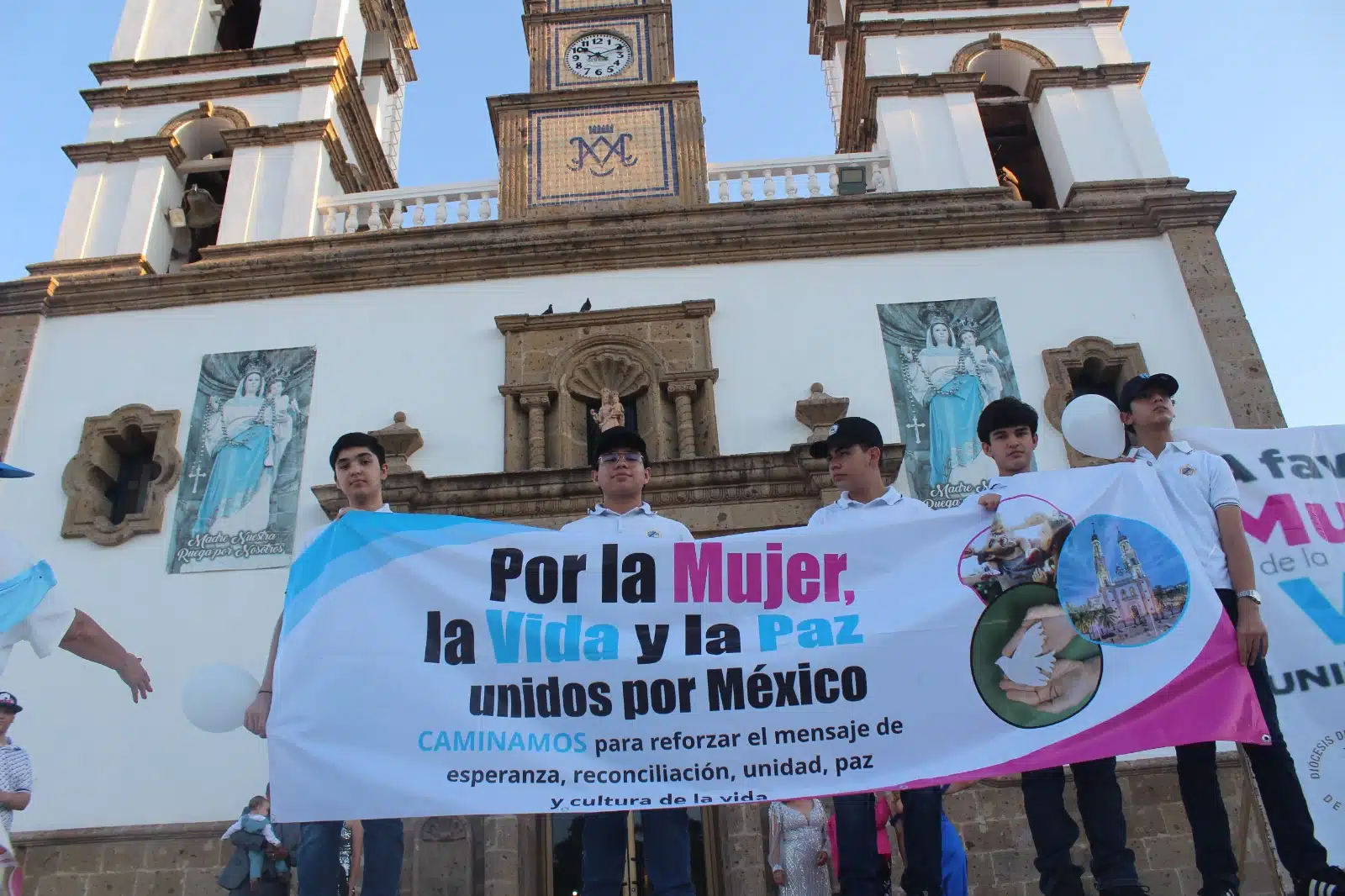 La marcha concluyó en el Santuario del Rosario en Guasave