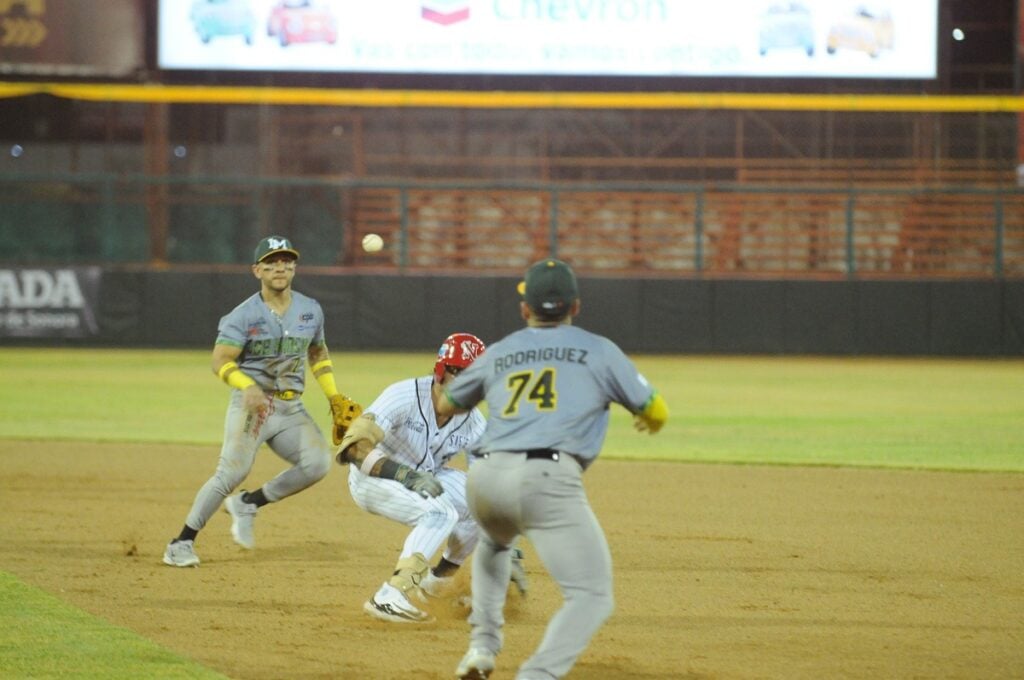 Marco Jaime e Isaac Rodríguez en el juego inaugural LMP