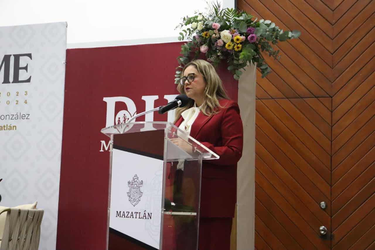 María Teresa Apodaca Muñoz, presidenta del Sistema DIF Mazatlán.