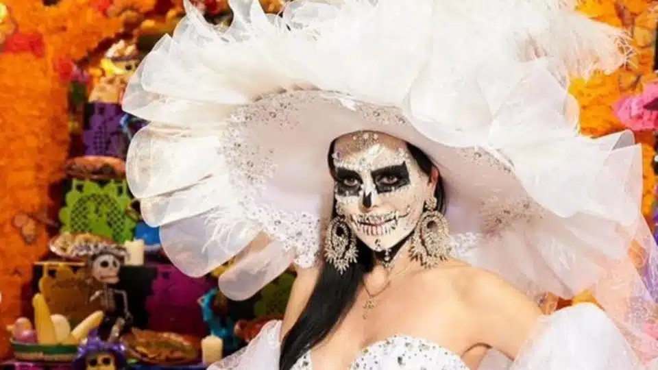 Maribel Guardia recorre las calles de la CDMX caracterizada como Catrina