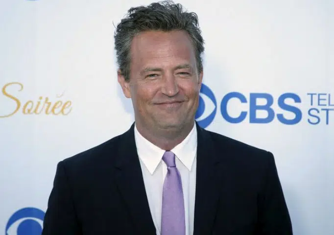 Médico se declara culpable de la muerte por sobredosis de Matthew Perry, actor de 