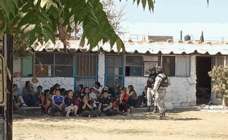 Autoridades rescatan a 144 migrantes que se encontraba hacinados en motel de Chihuahua