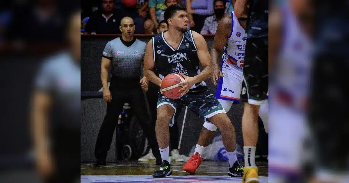 Miguel Martínez, basquetbolista mazatleco.