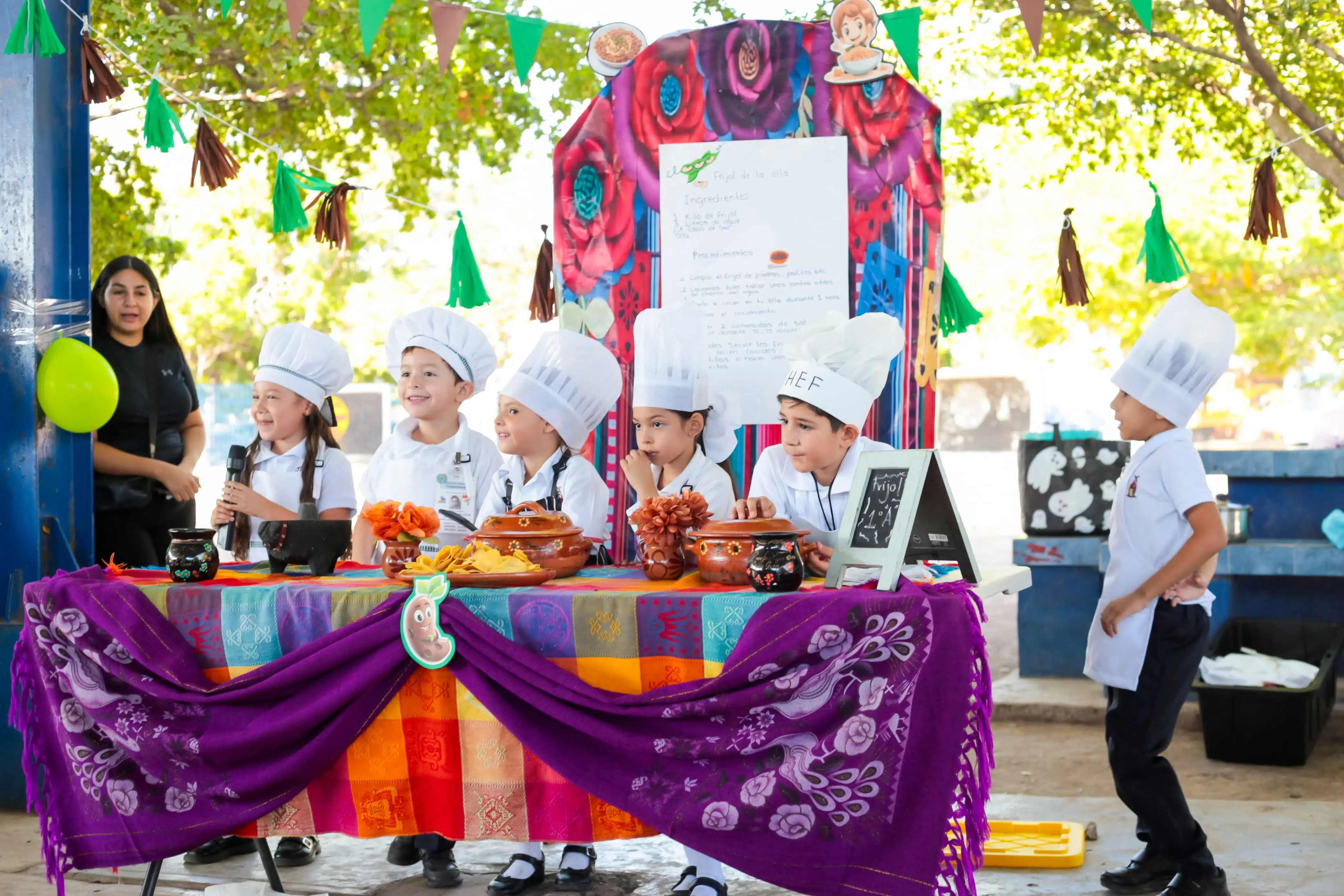 Niños dan clases sobre alimentación saludable en Los Mochis