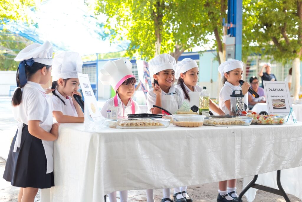 Niños dan clases sobre alimentación saludable en Los Mochis