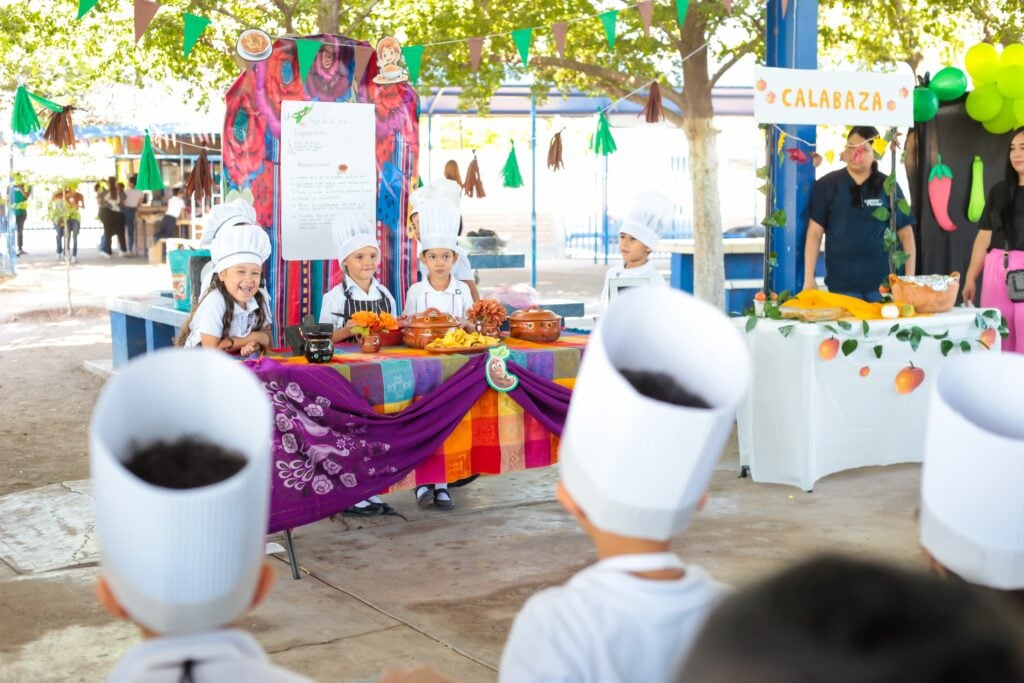 Niños dan clases sobre alimentación saludable en Los Mochis