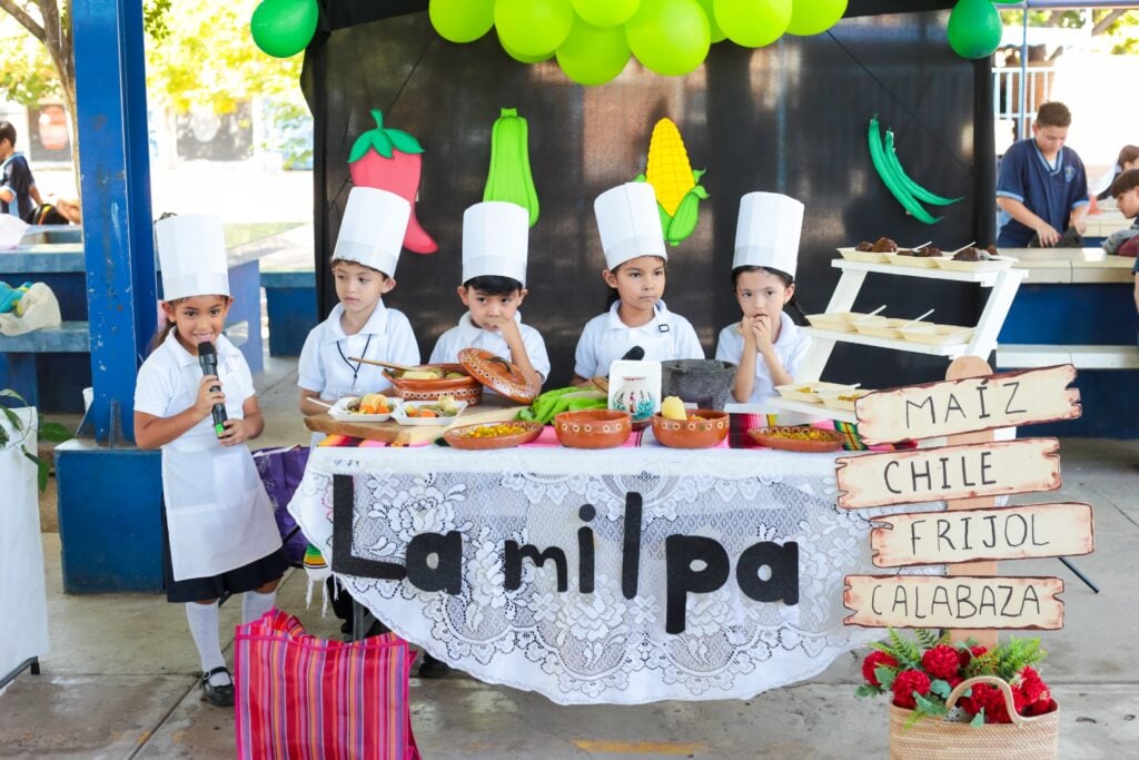 Niños dan clases sobre alimentación saludable en Los Mochis