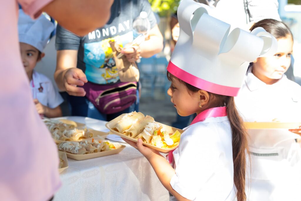 Niños dan clases sobre alimentación saludable en Los Mochis