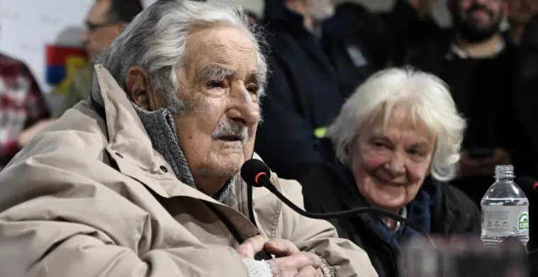 José Mujica reaparece en acto público tras complicaciones de salud: 