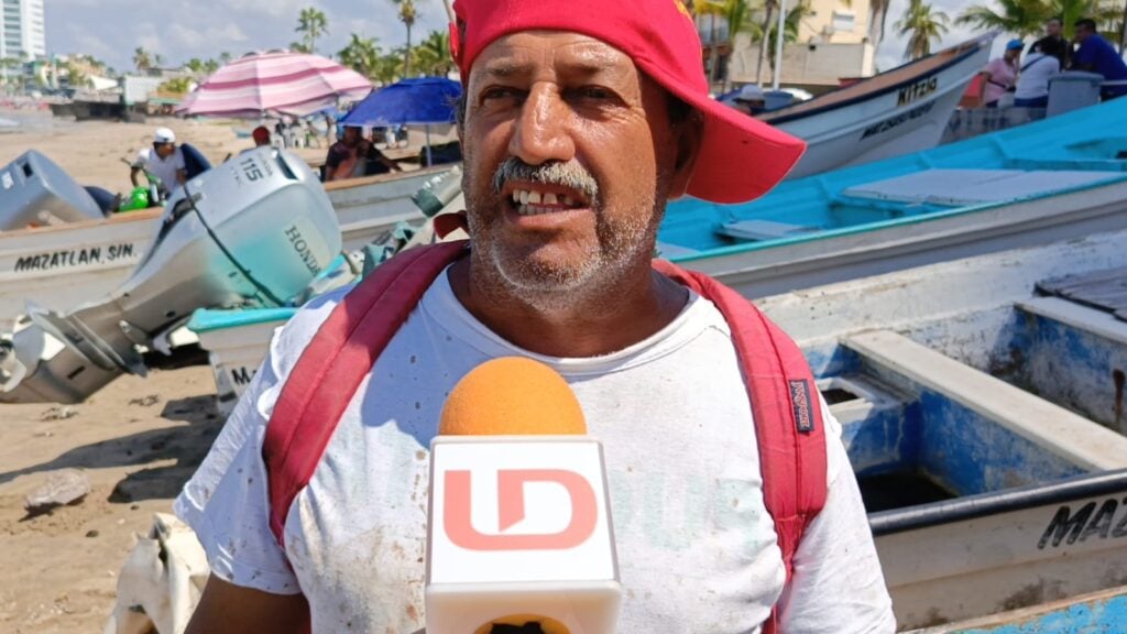 Pescador de playa Norte en Mazatlán