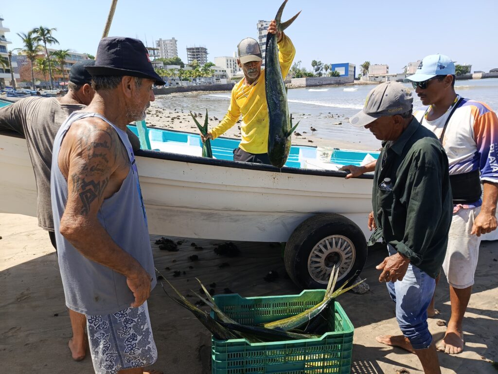 Pescadores con buena captura