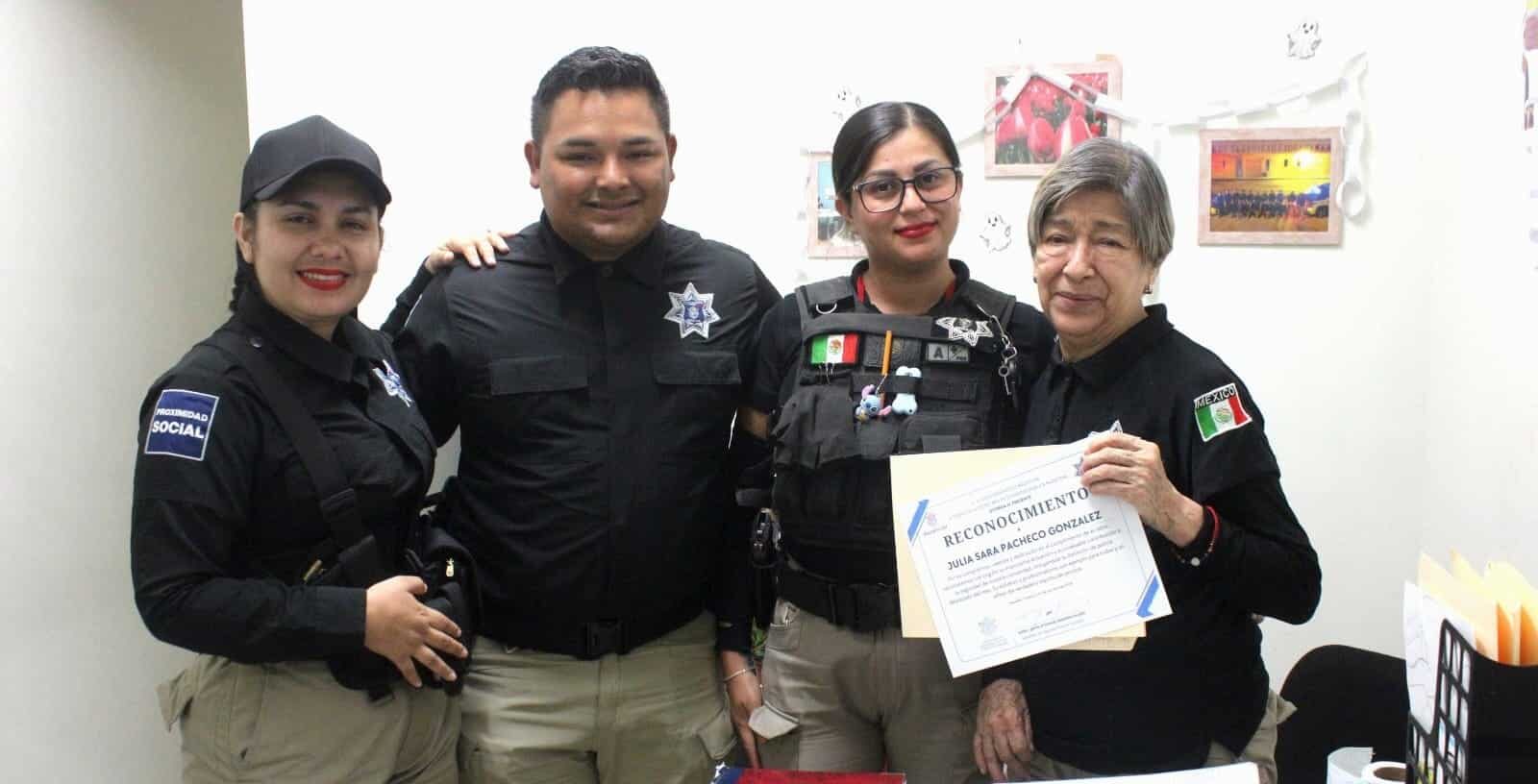 Policías destacados de Mazatlán fueron reconocidos y premiados por su labor.