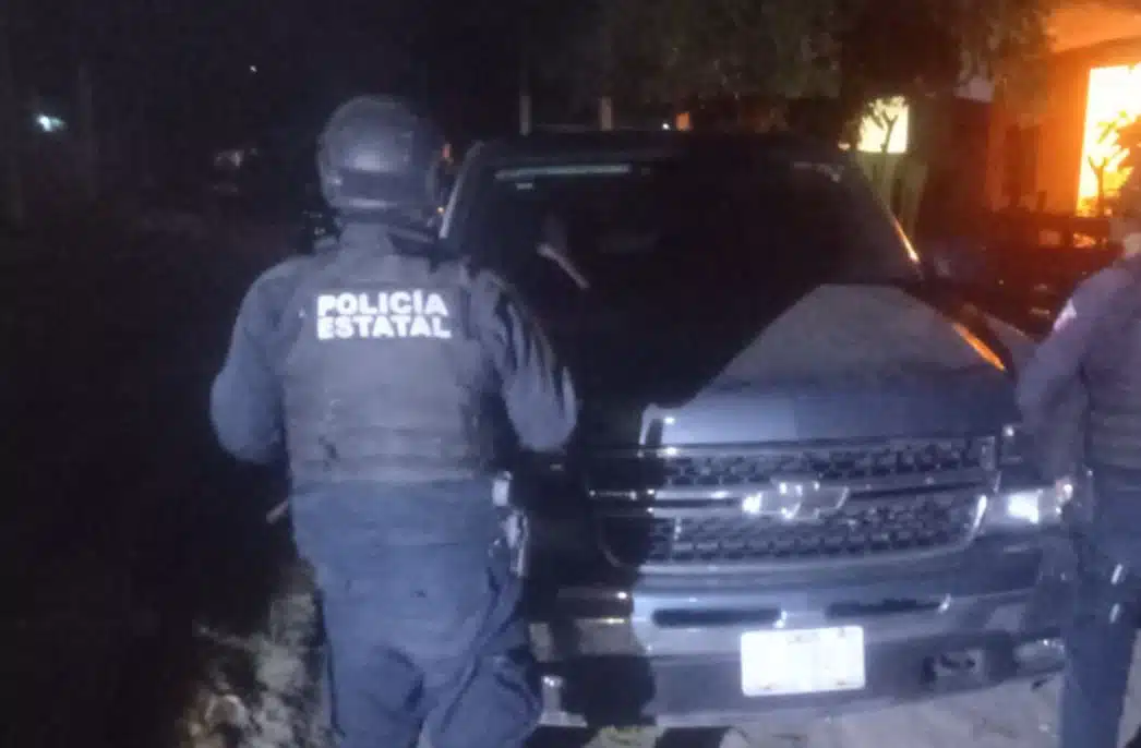 Policías estatales recuperan vehículo con reporte de robo en Culiacán